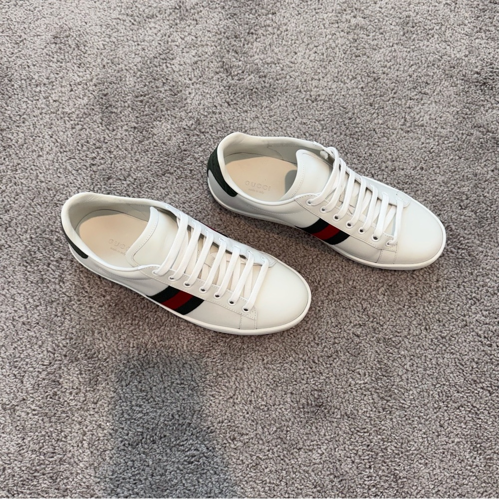 Gucci White Sneakers with Red and Green Accents - Picture 7 of 11